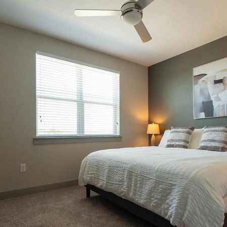 Landing Modern Apartment With Amazing Amenities Austin Exterior foto